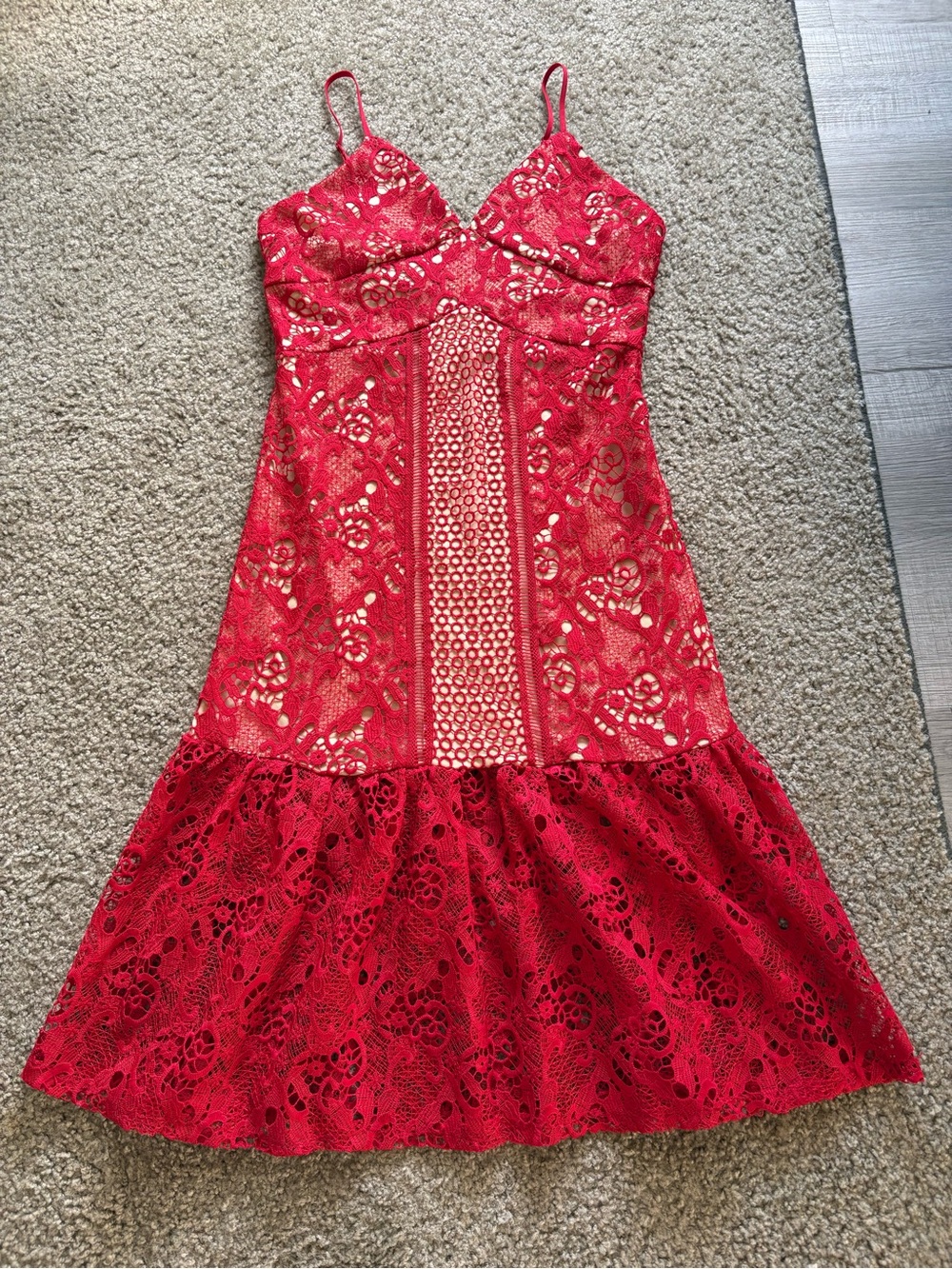 Romeo and Juliet Coture Red Lace Spaghetti-strap Dress with Flounce Hem Size M